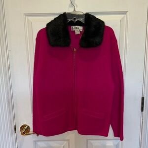 NWT Lisa International Women's Fuchsia Jacket with detachable faux fur Collar